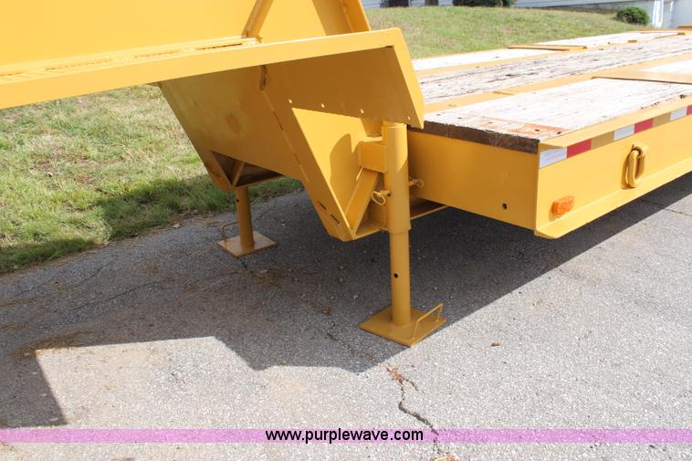 image for item H6852 1975 Fruehauf C25L-J2 lowboy trailer