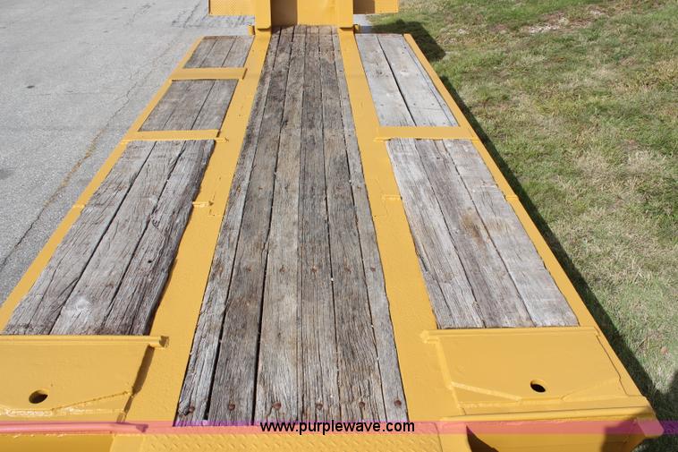 image for item H6852 1975 Fruehauf C25L-J2 lowboy trailer