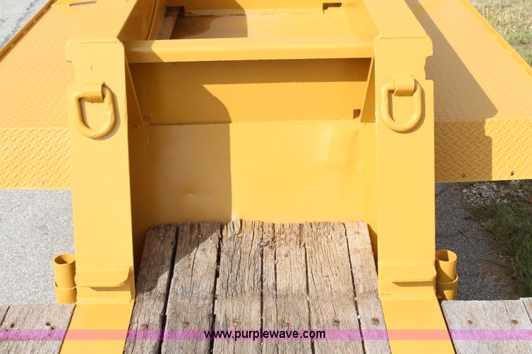 image for item H6852 1975 Fruehauf C25L-J2 lowboy trailer