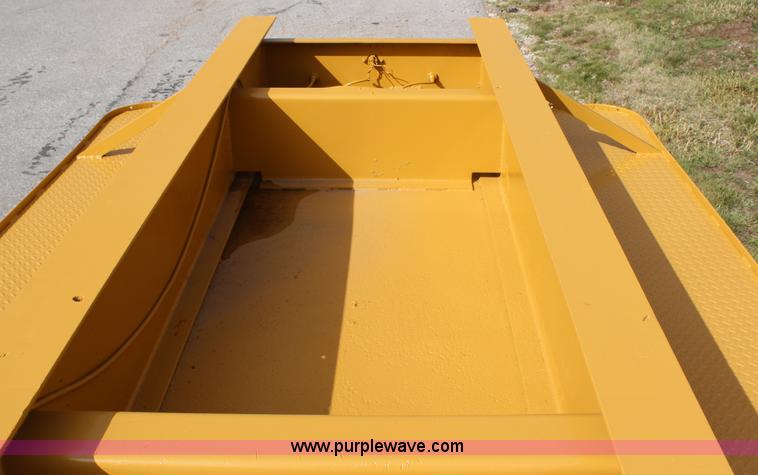 image for item H6852 1975 Fruehauf C25L-J2 lowboy trailer