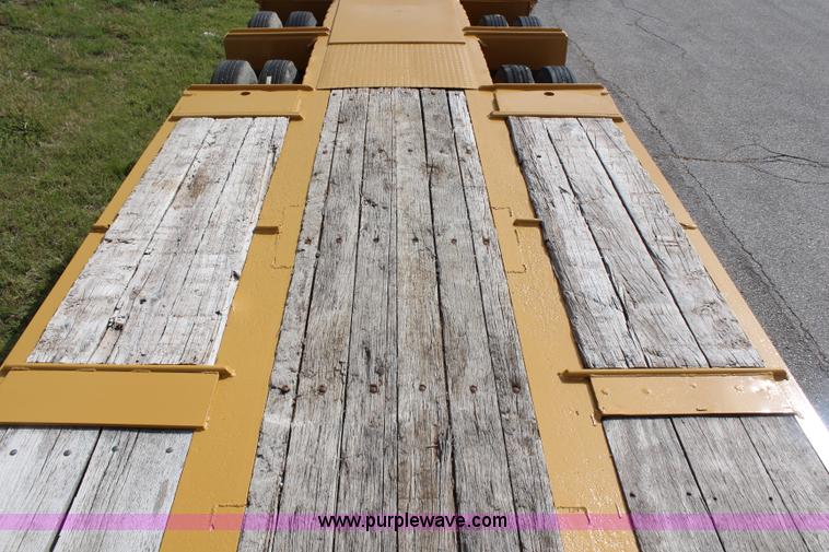 image for item H6852 1975 Fruehauf C25L-J2 lowboy trailer