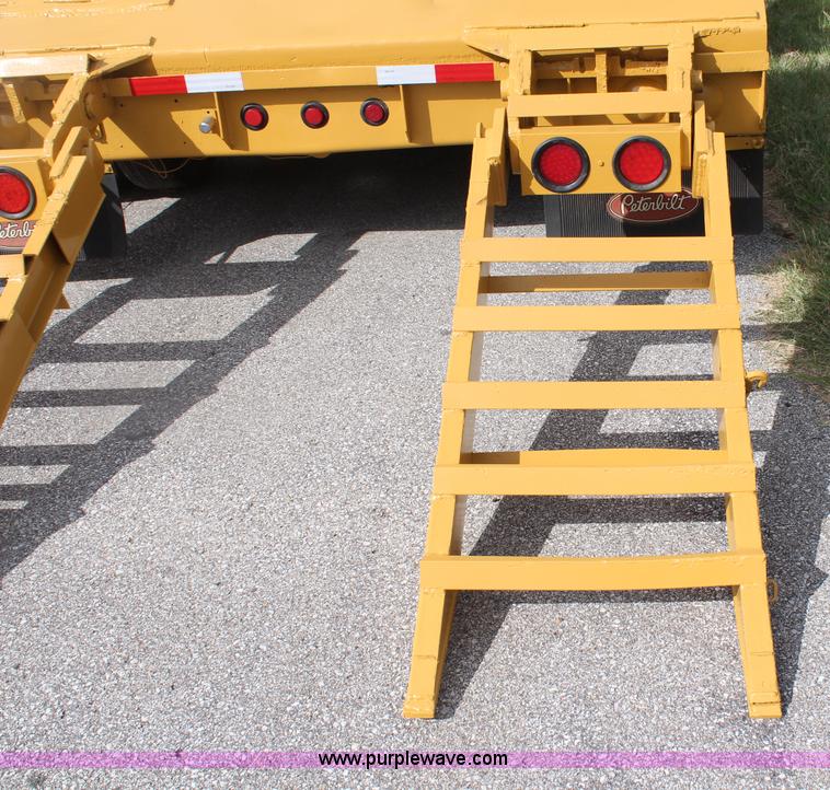 image for item H6852 1975 Fruehauf C25L-J2 lowboy trailer