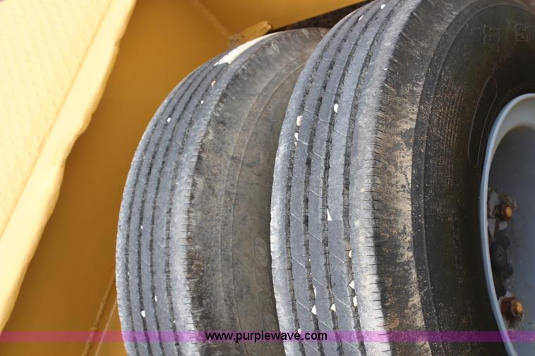 image for item H6852 1975 Fruehauf C25L-J2 lowboy trailer