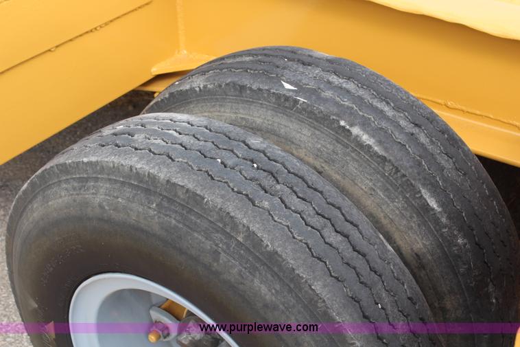 image for item H6852 1975 Fruehauf C25L-J2 lowboy trailer