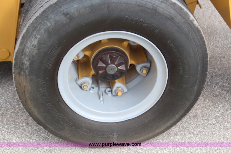 image for item H6852 1975 Fruehauf C25L-J2 lowboy trailer