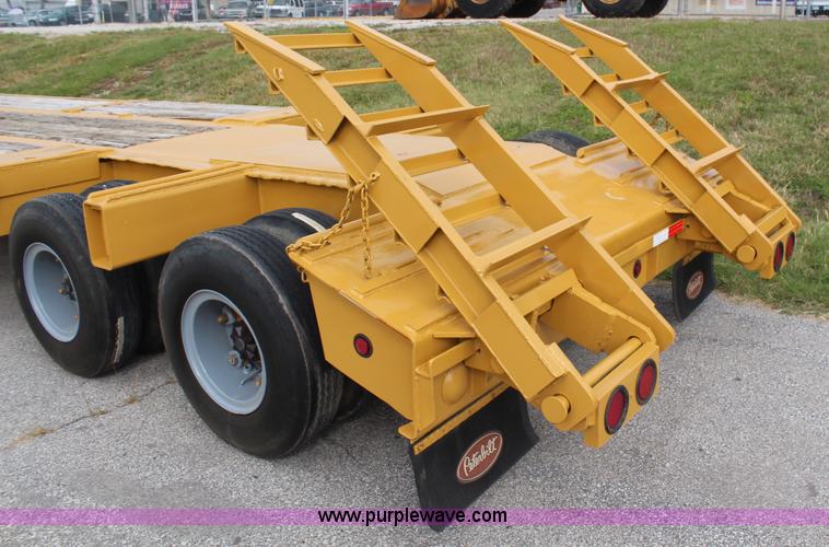 image for item H6852 1975 Fruehauf C25L-J2 lowboy trailer