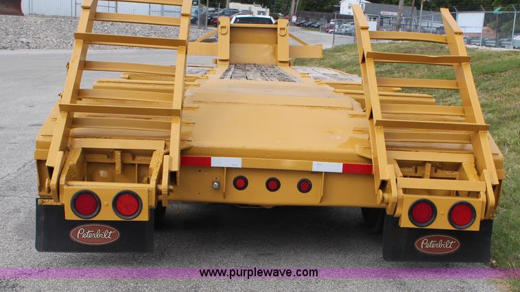 image for item H6852 1975 Fruehauf C25L-J2 lowboy trailer