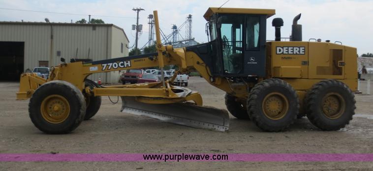 image for item H9851 2002 John Deere 770CH Series II motor grader