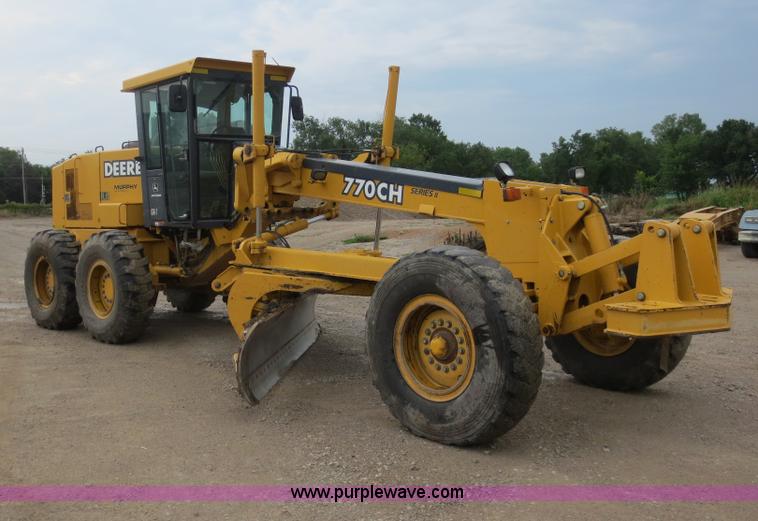 image for item H9851 2002 John Deere 770CH Series II motor grader
