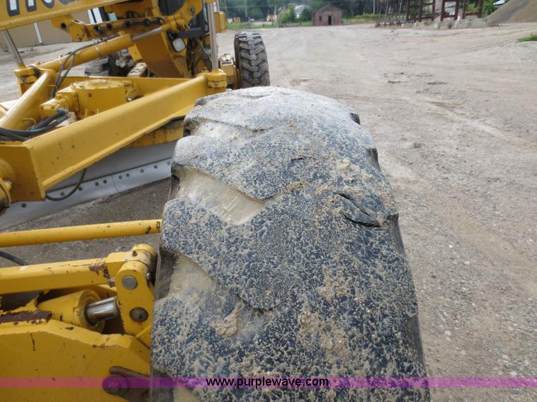 image for item H9851 2002 John Deere 770CH Series II motor grader