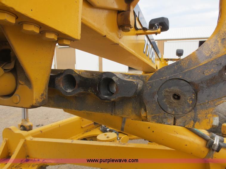 image for item H9851 2002 John Deere 770CH Series II motor grader