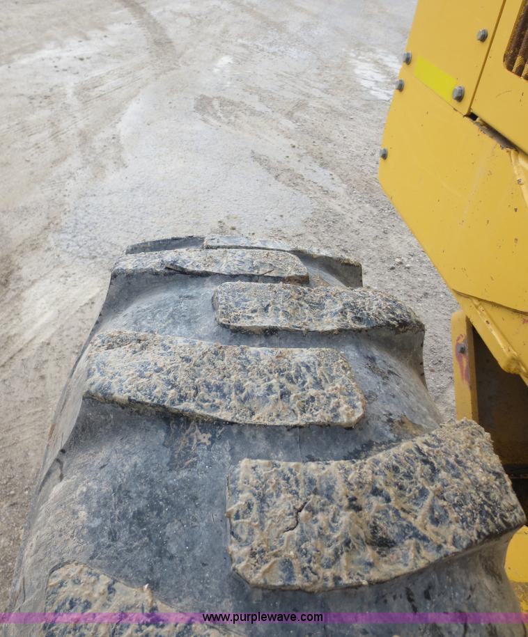 image for item H9851 2002 John Deere 770CH Series II motor grader