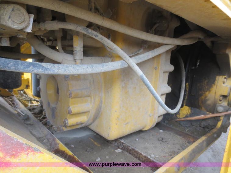 image for item H9851 2002 John Deere 770CH Series II motor grader