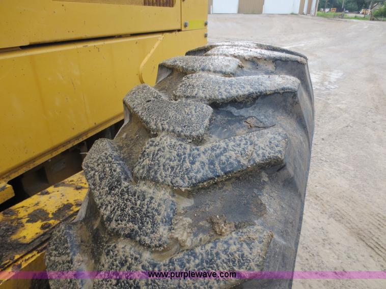 image for item H9851 2002 John Deere 770CH Series II motor grader