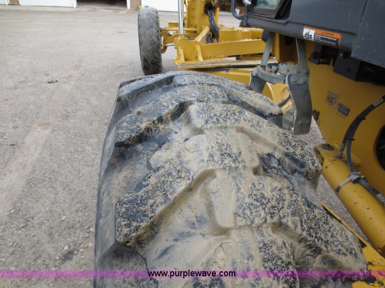 image for item H9851 2002 John Deere 770CH Series II motor grader