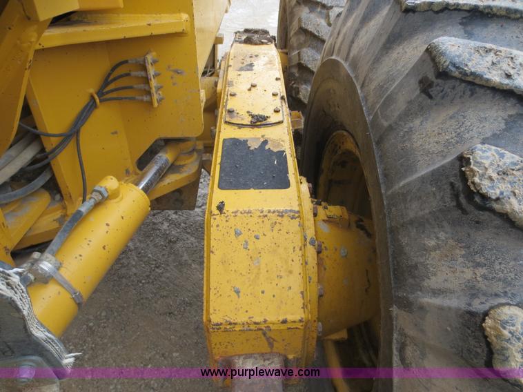 image for item H9851 2002 John Deere 770CH Series II motor grader