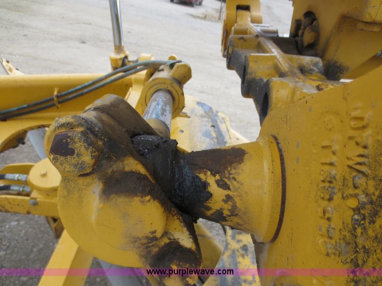 image for item H9851 2002 John Deere 770CH Series II motor grader