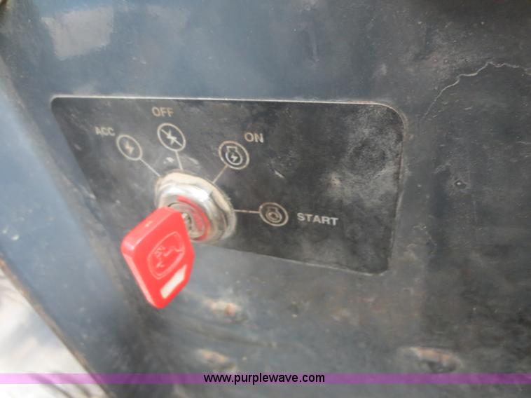 image for item H9851 2002 John Deere 770CH Series II motor grader