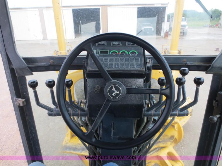 image for item H9851 2002 John Deere 770CH Series II motor grader