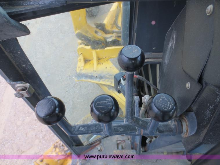 image for item H9851 2002 John Deere 770CH Series II motor grader