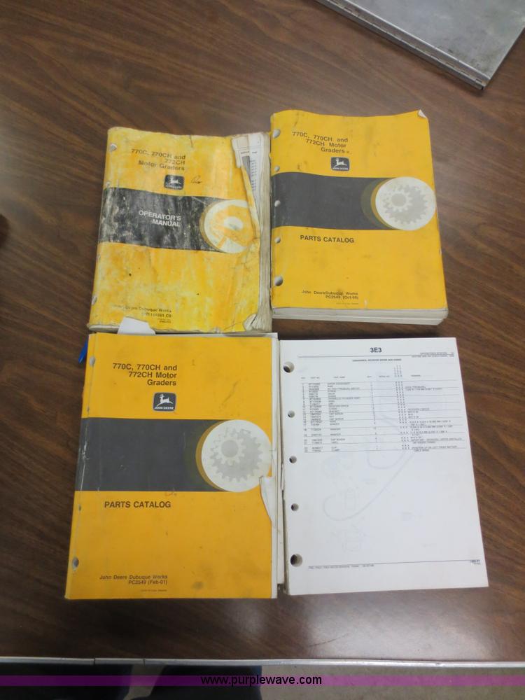 image for item H9851 2002 John Deere 770CH Series II motor grader