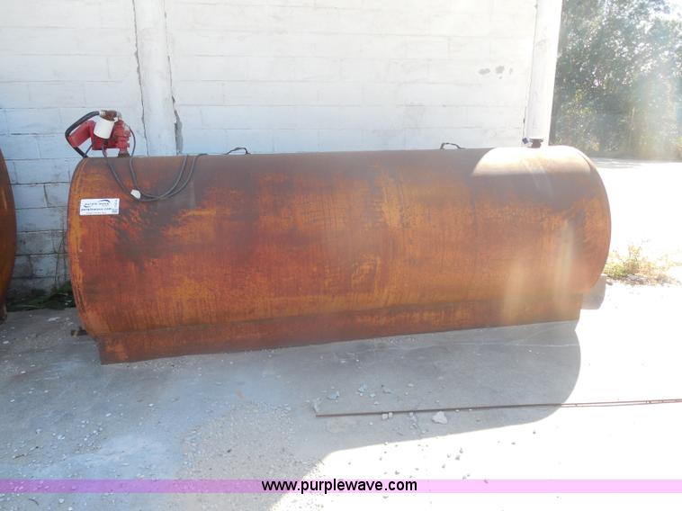 image for item I1414 1,000 gallon steel fuel tank