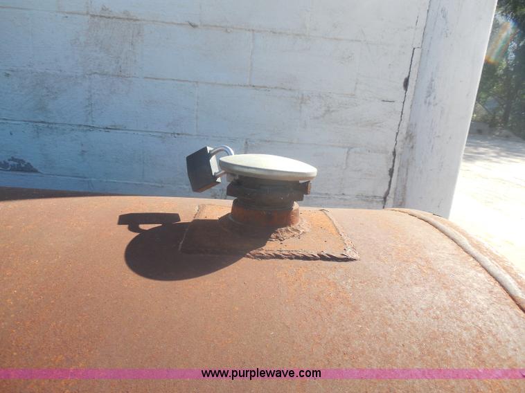 image for item I1414 1,000 gallon steel fuel tank