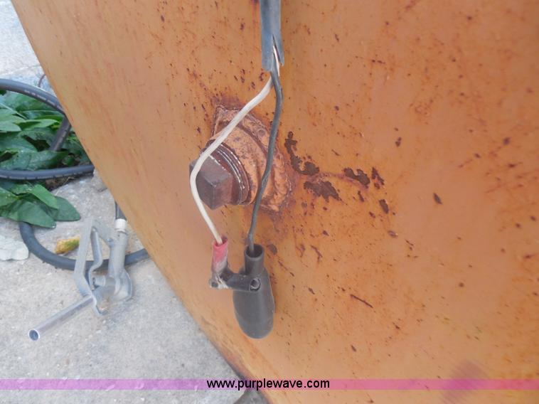 image for item I1414 1,000 gallon steel fuel tank