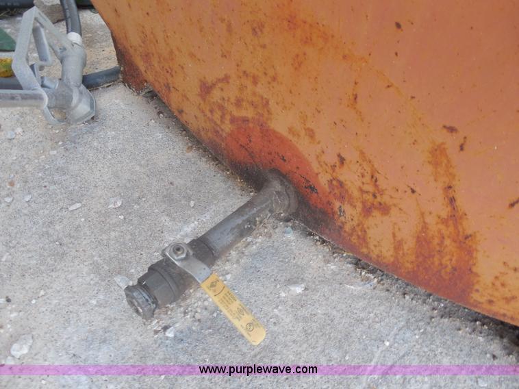 image for item I1414 1,000 gallon steel fuel tank