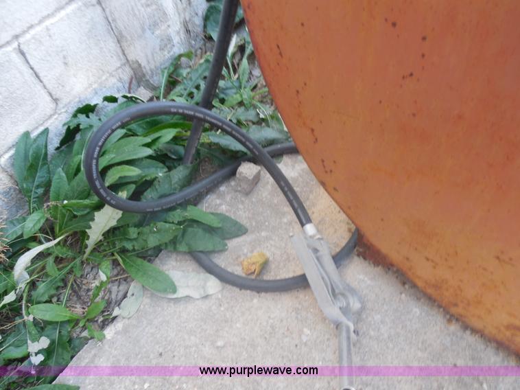 image for item I1414 1,000 gallon steel fuel tank