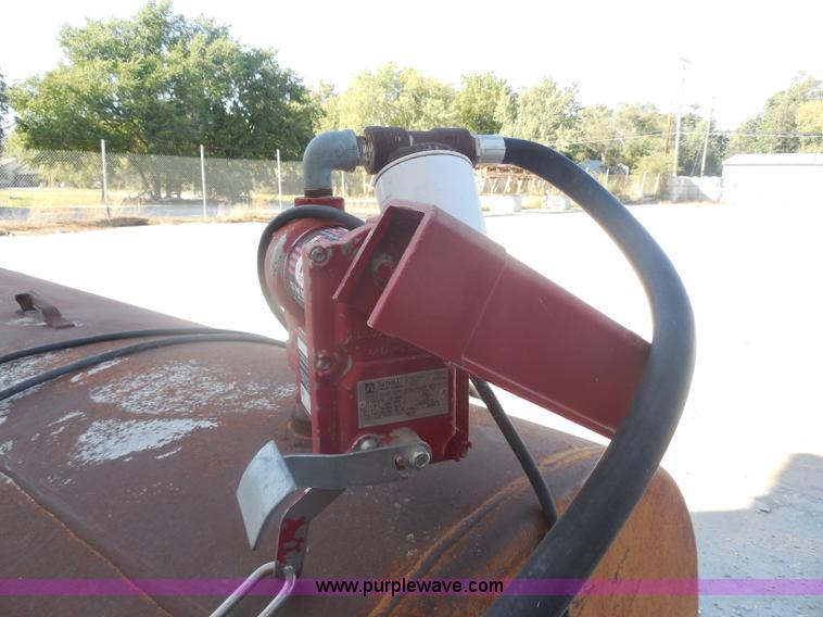 image for item I1414 1,000 gallon steel fuel tank