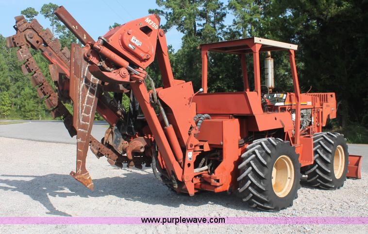 image for item I7933 1997 Ditch Witch 7610DD trencher cable plow