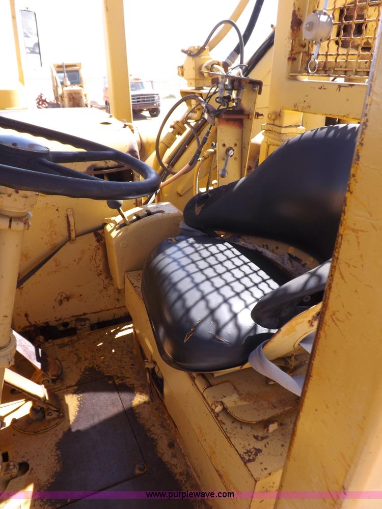 image for item I8449 Caterpillar 631 water wagon