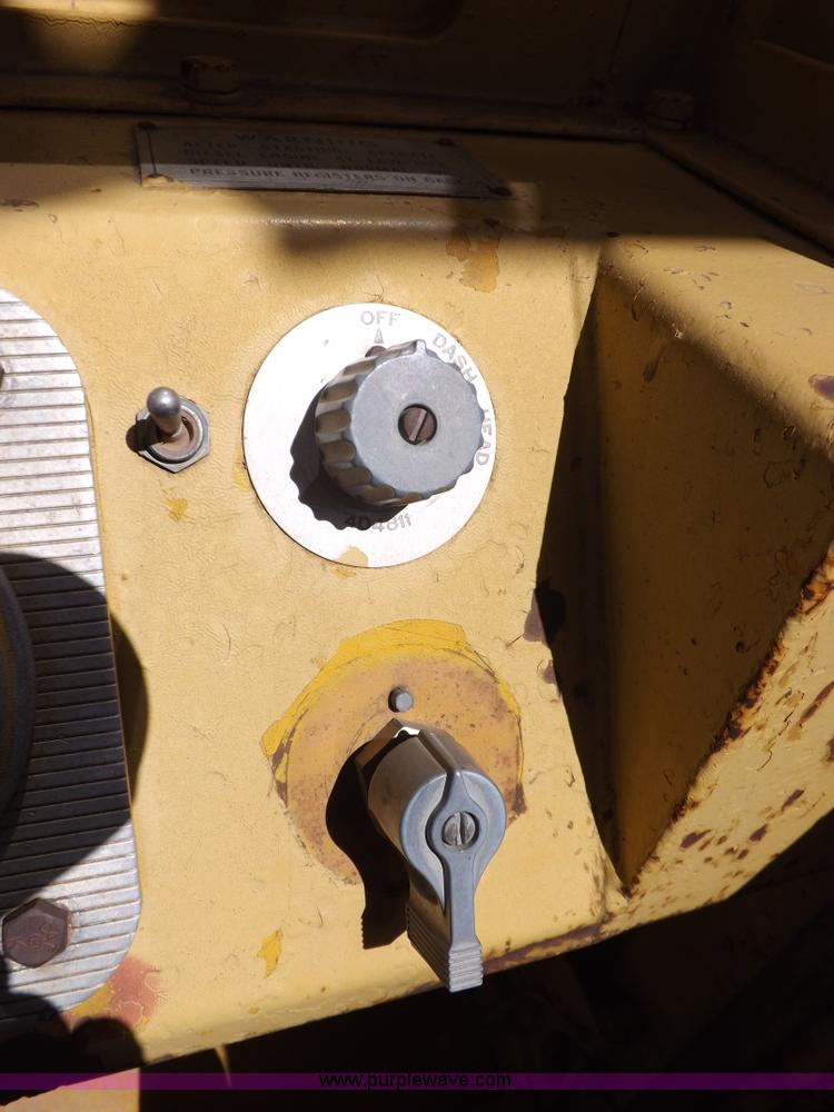 image for item I8449 Caterpillar 631 water wagon