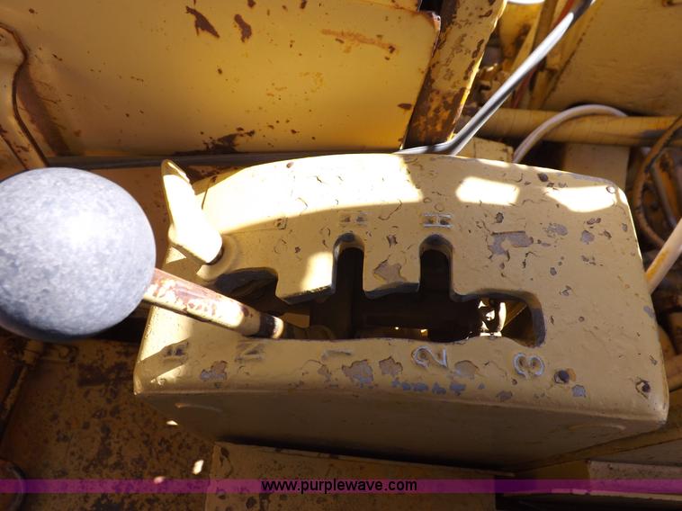 image for item I8449 Caterpillar 631 water wagon