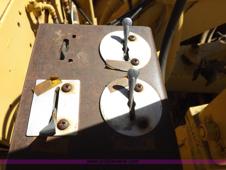 image for item I8449 Caterpillar 631 water wagon