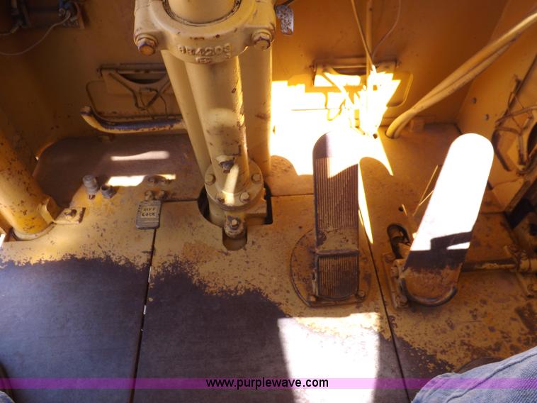 image for item I8449 Caterpillar 631 water wagon