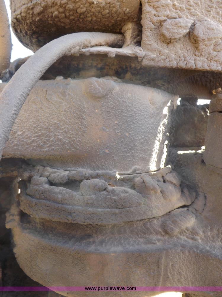 image for item I8449 Caterpillar 631 water wagon