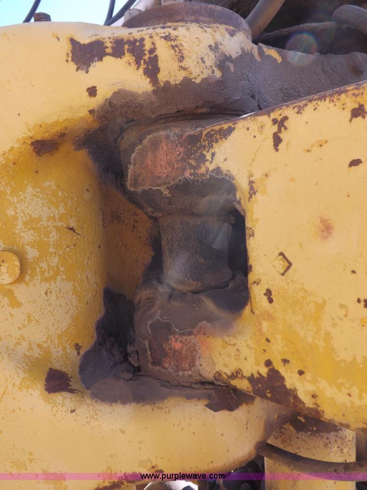 image for item I8449 Caterpillar 631 water wagon