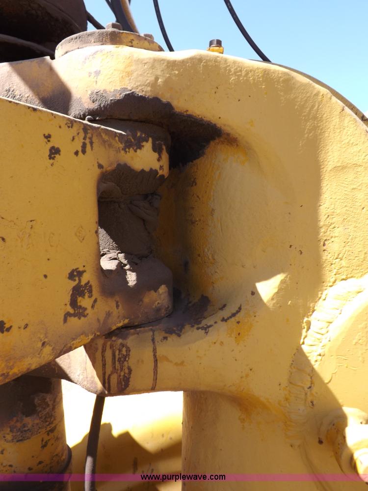 image for item I8449 Caterpillar 631 water wagon