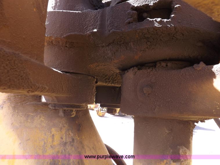 image for item I8449 Caterpillar 631 water wagon