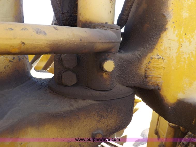 image for item I8449 Caterpillar 631 water wagon