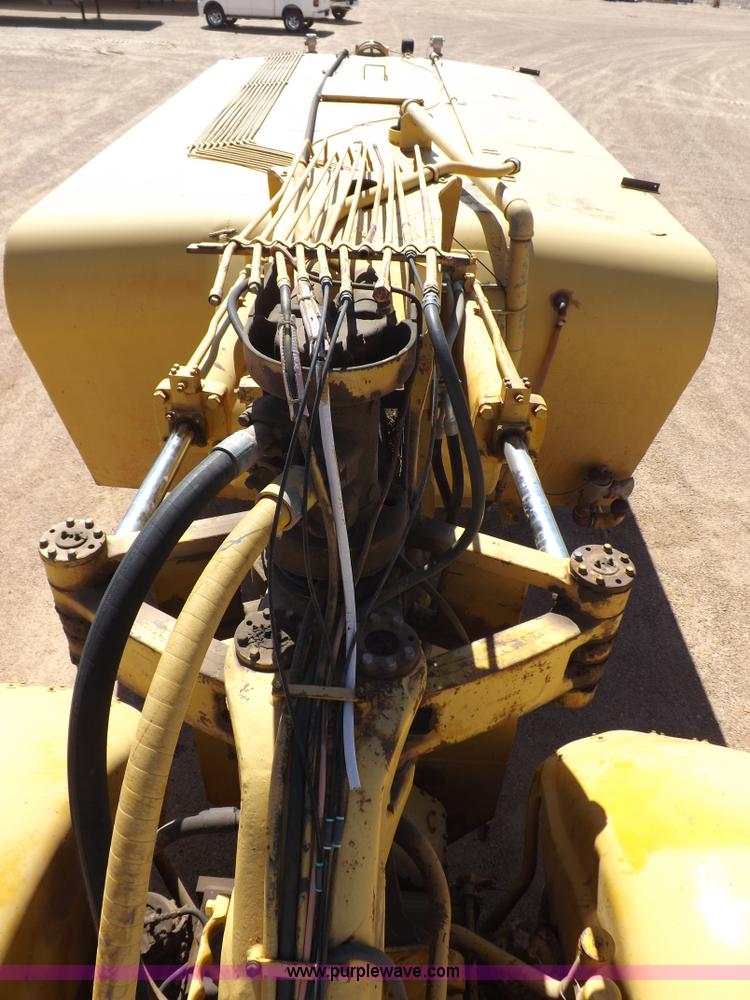 image for item I8449 Caterpillar 631 water wagon