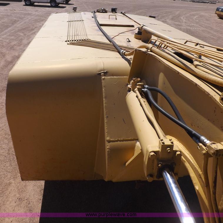 image for item I8449 Caterpillar 631 water wagon