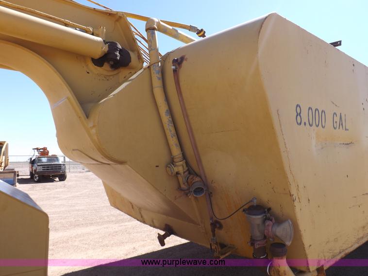 image for item I8449 Caterpillar 631 water wagon