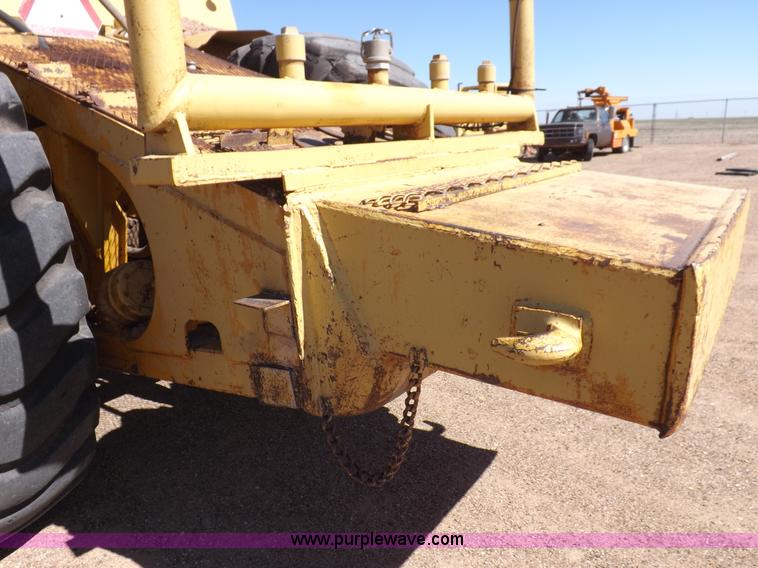 image for item I8449 Caterpillar 631 water wagon