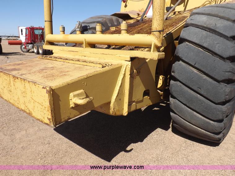 image for item I8449 Caterpillar 631 water wagon