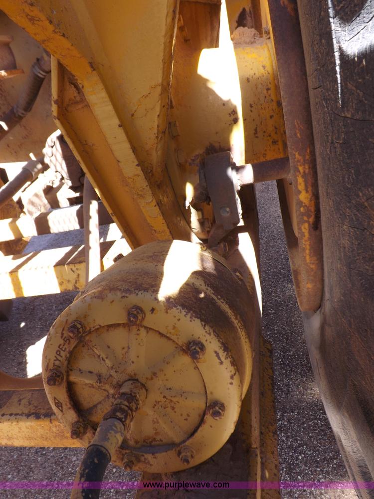 image for item I8449 Caterpillar 631 water wagon