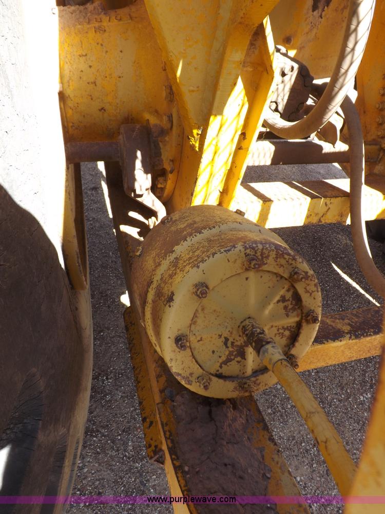 image for item I8449 Caterpillar 631 water wagon