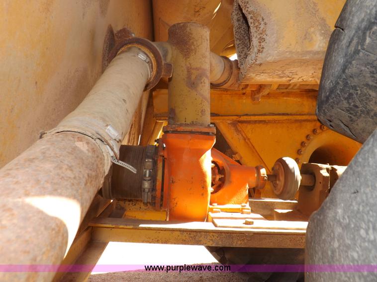 image for item I8449 Caterpillar 631 water wagon